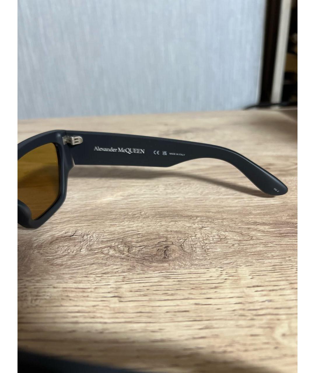 ALEXANDER MCQUEEN Серые пластиковые солнцезащитные очки, фото 6