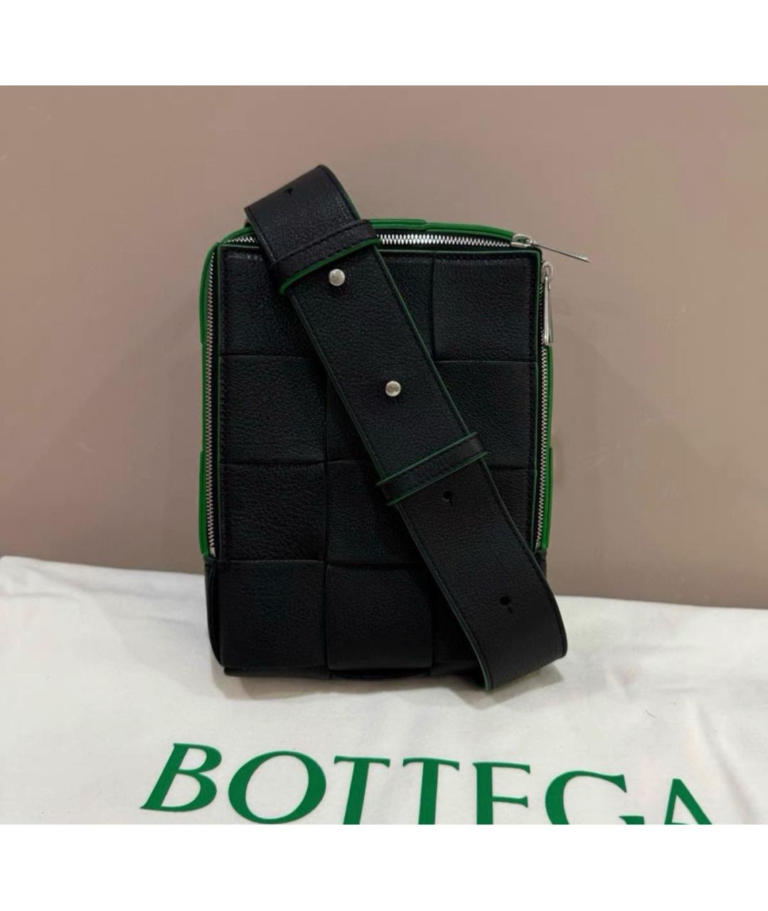 BOTTEGA VENETA Черная кожаная барсетка, фото 4