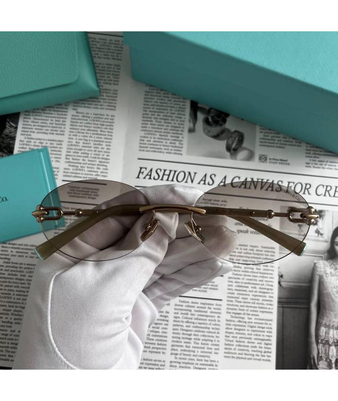 TIFFANY&CO Бежевые пластиковые солнцезащитные очки, фото 3