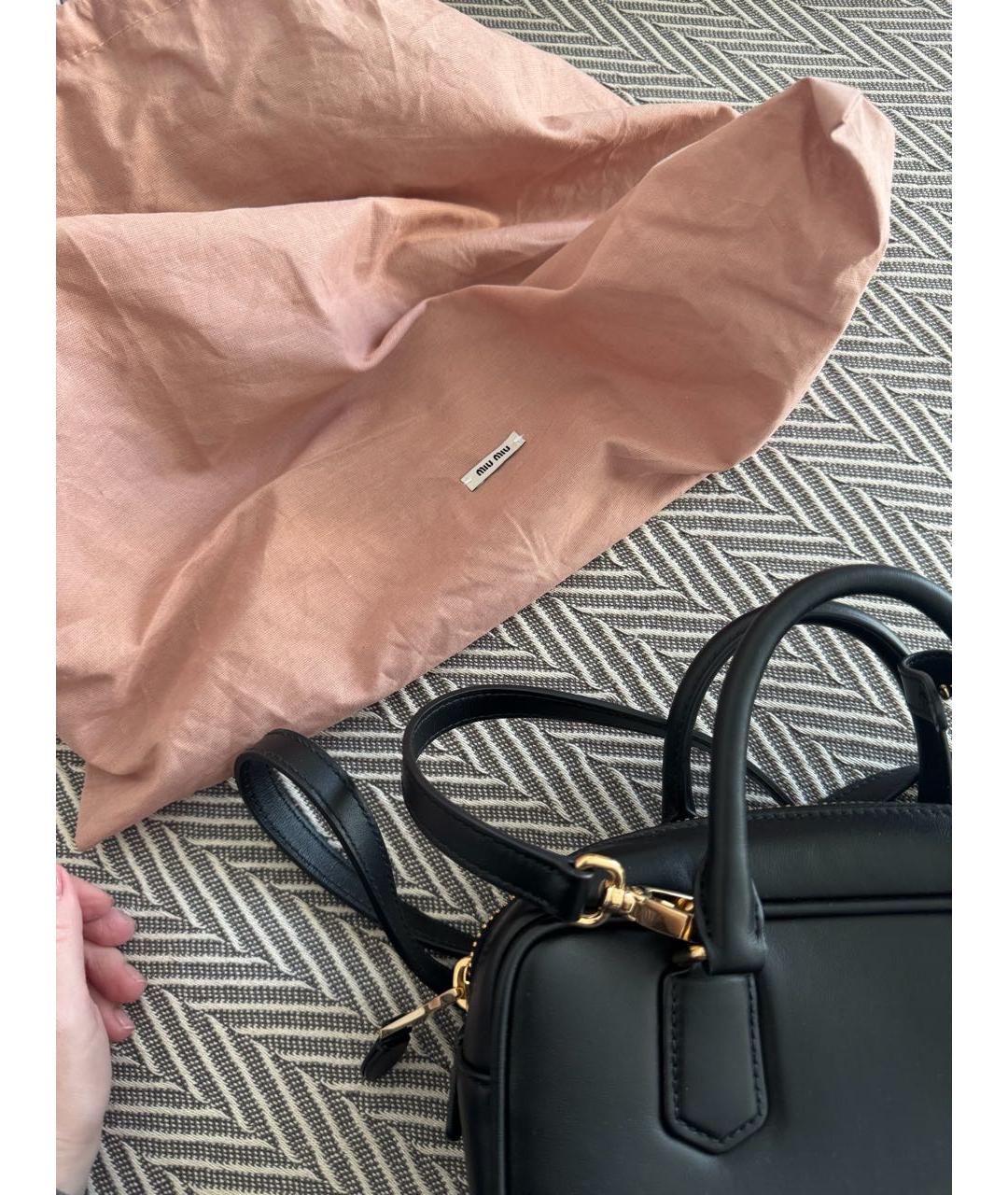 MIU MIU Черная кожаная сумка через плечо, фото 5