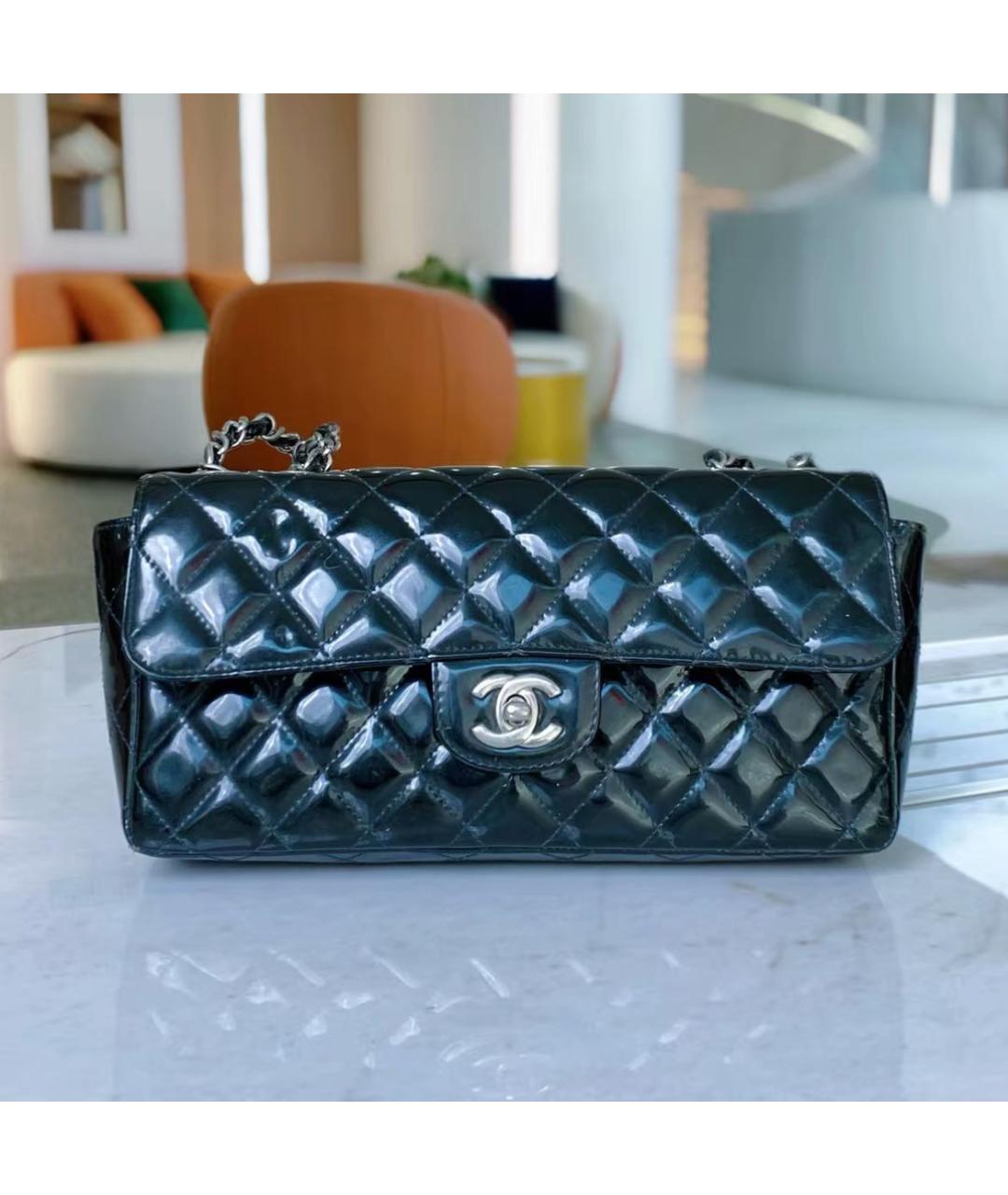 CHANEL Черная сумка через плечо из лакированной кожи, фото 3