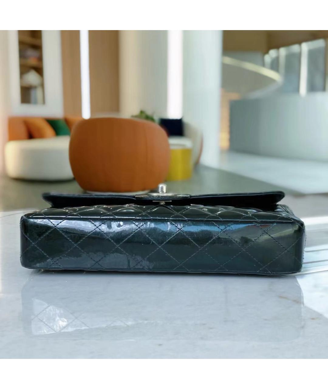 CHANEL Черная сумка через плечо из лакированной кожи, фото 7