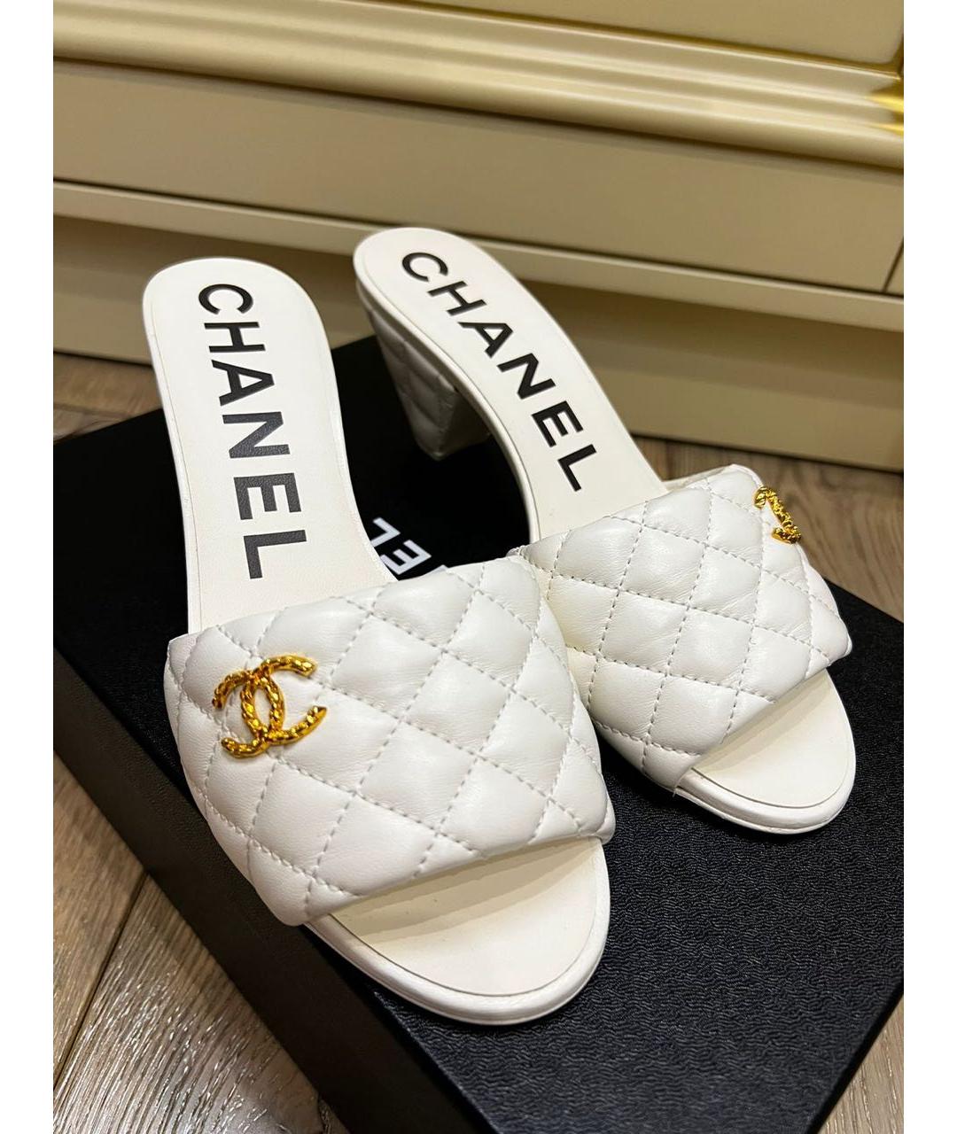 CHANEL Белые кожаные мюли, фото 2