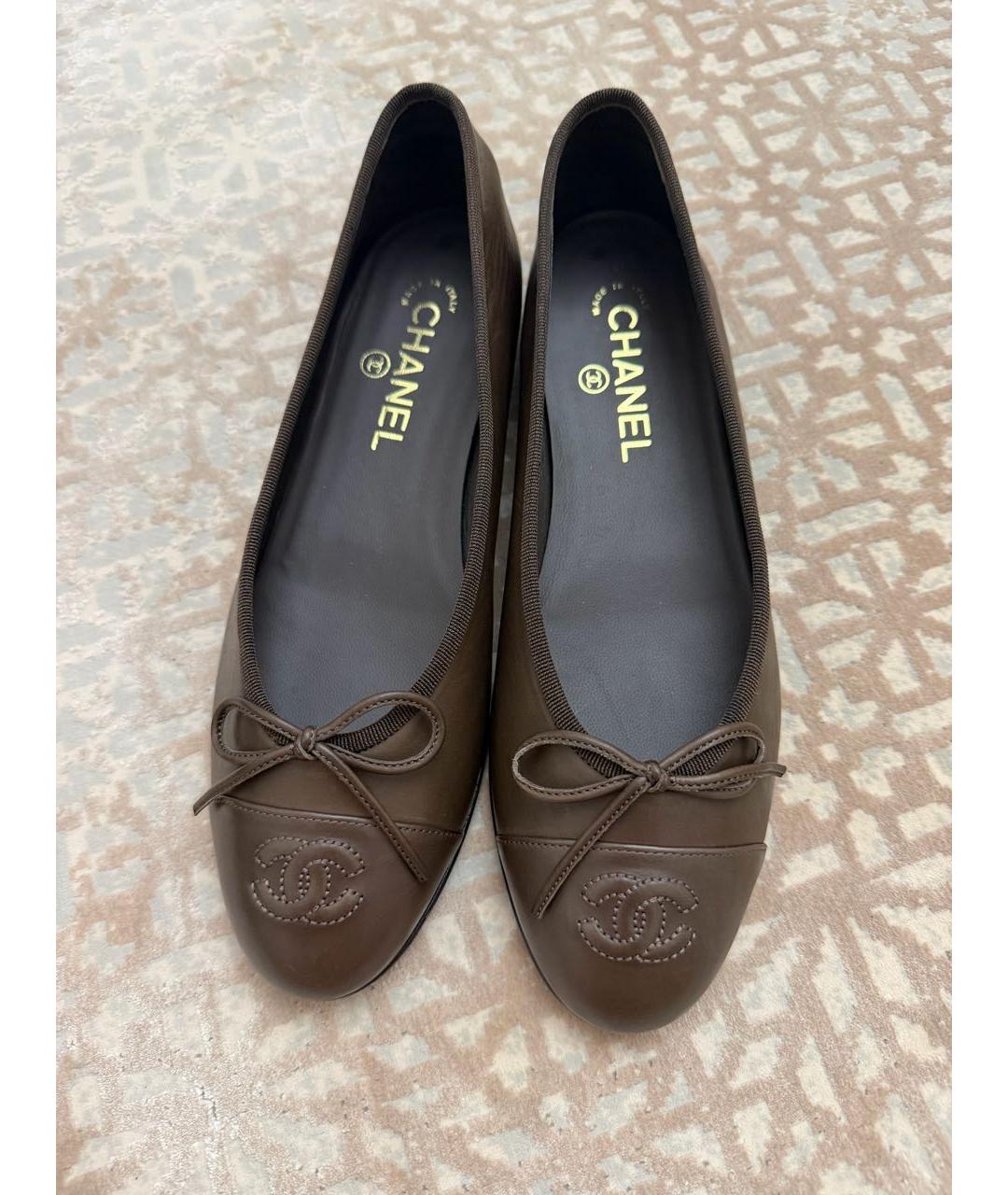 CHANEL Коричневые кожаные балетки, фото 2