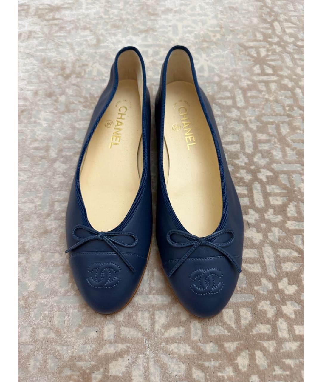 CHANEL Темно-синие кожаные балетки, фото 2
