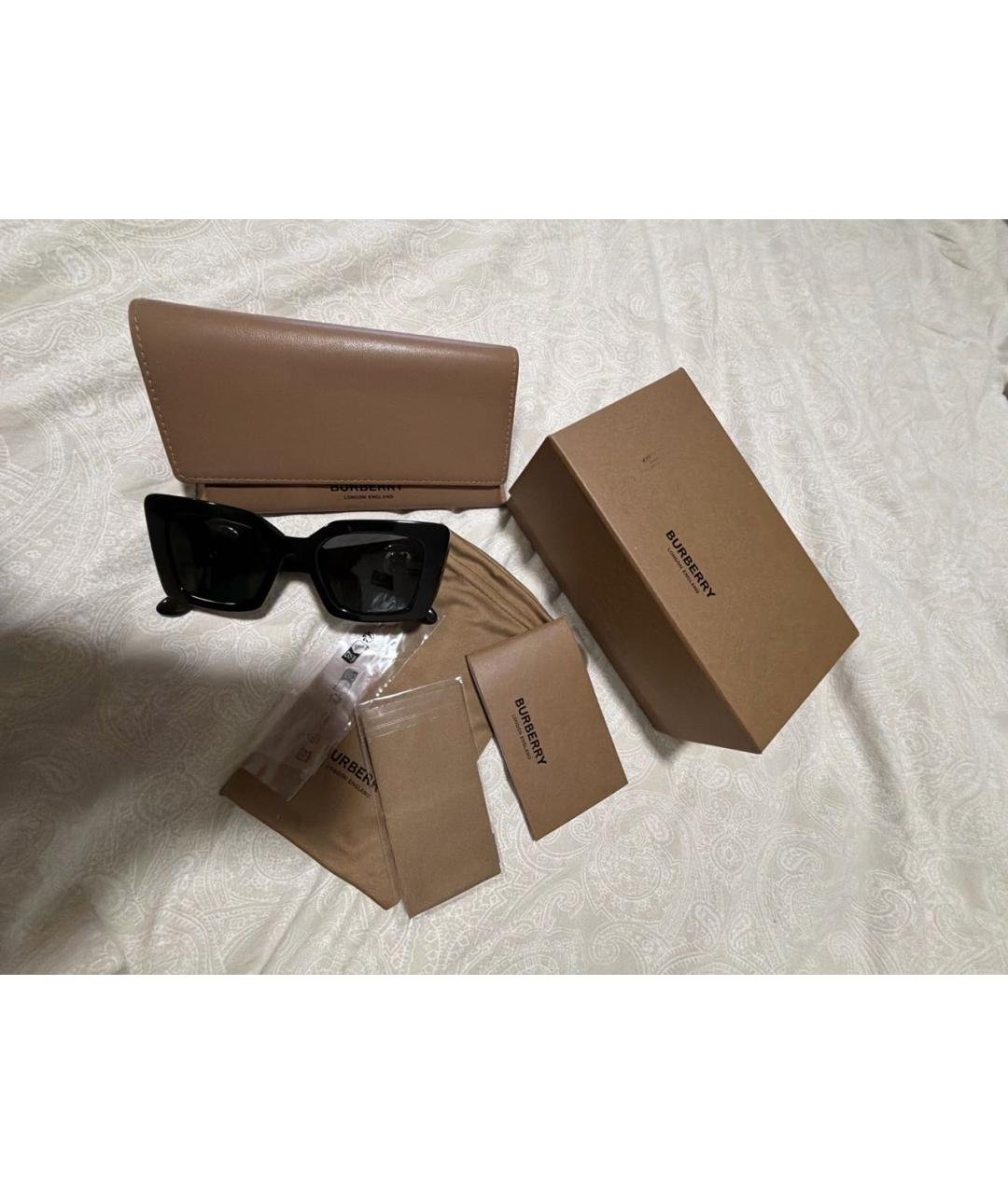 BURBERRY Черные пластиковые солнцезащитные очки, фото 3