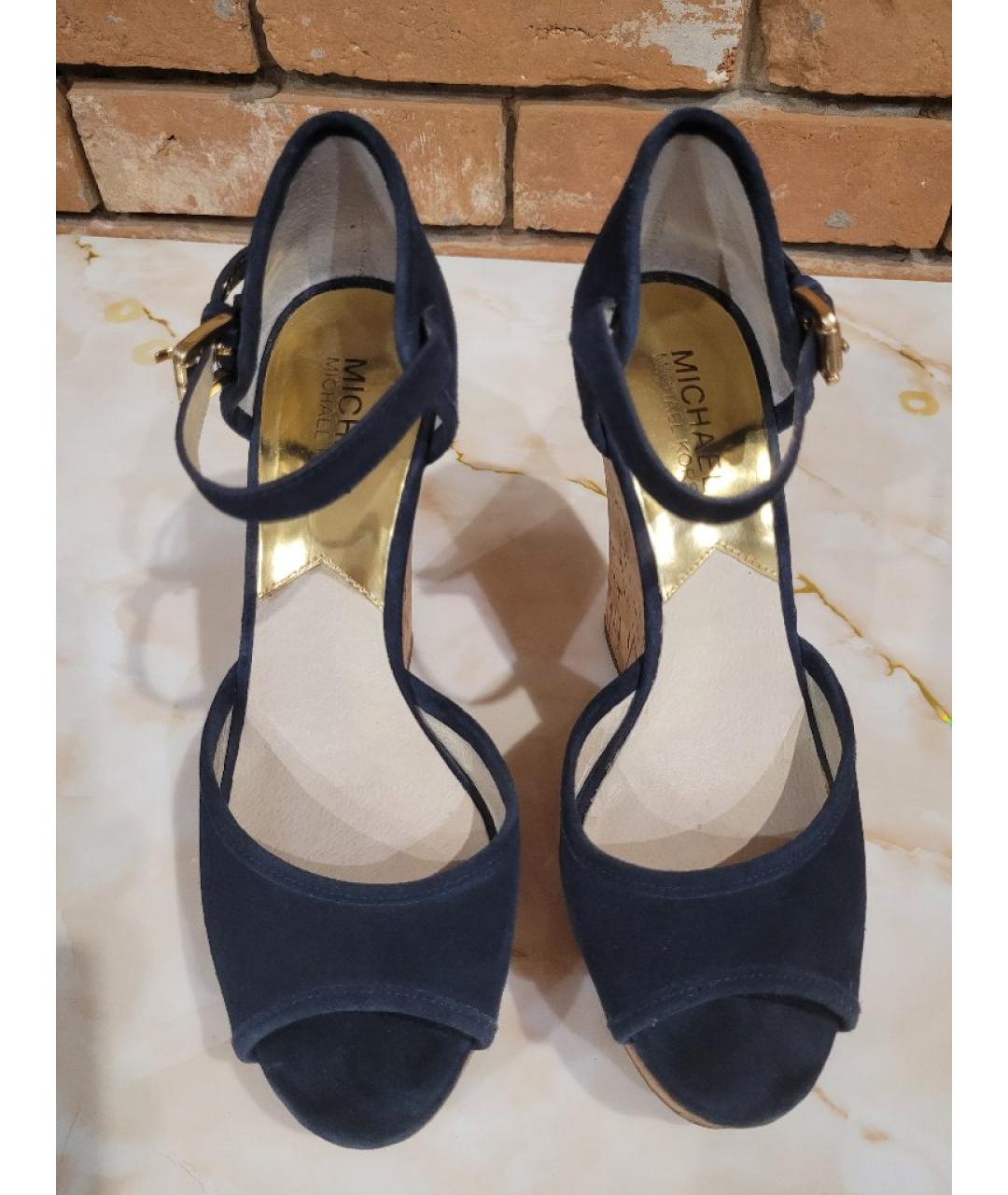 MICHAEL KORS Темно-синие замшевые босоножки, фото 4