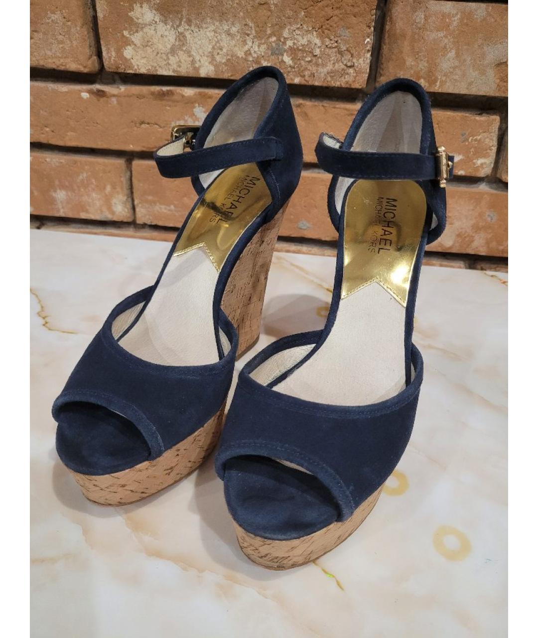 MICHAEL KORS Темно-синие замшевые босоножки, фото 2