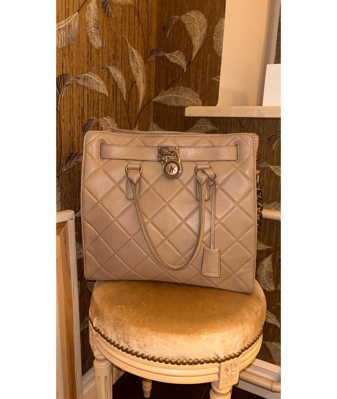 MICHAEL KORS Бежевая кожаная сумка через плечо, фото 7