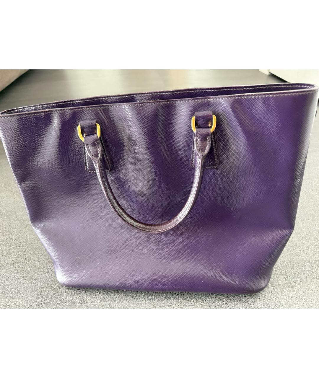 PRADA Фиолетовая сумка с короткими ручками из лакированной кожи, фото 2