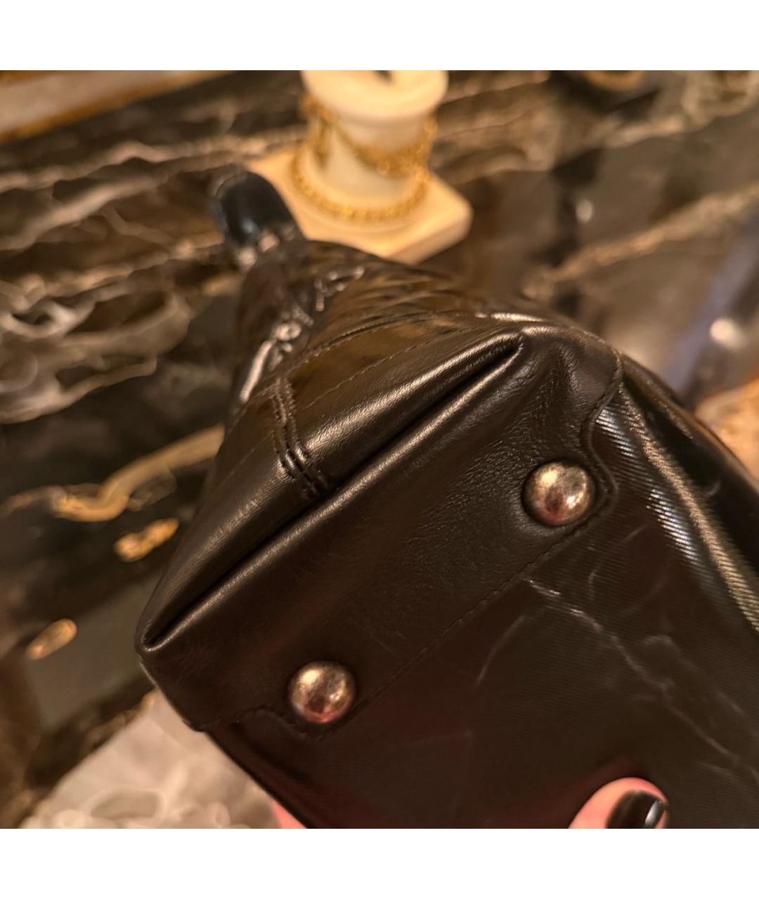 CHANEL Черная сумка тоут из лакированной кожи, фото 5