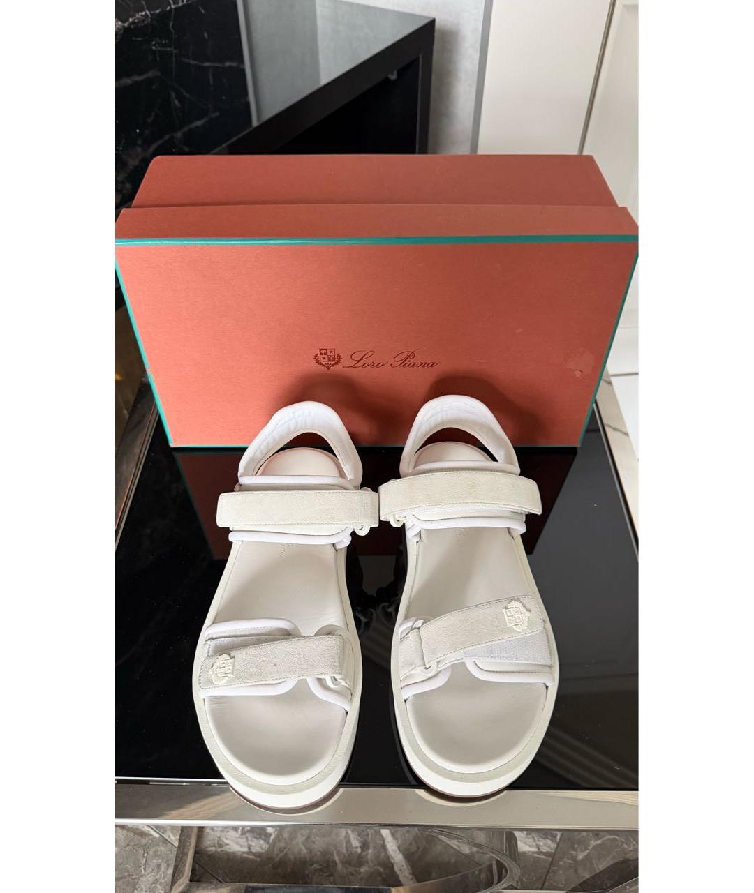 LORO PIANA Белые замшевые сандалии, фото 6
