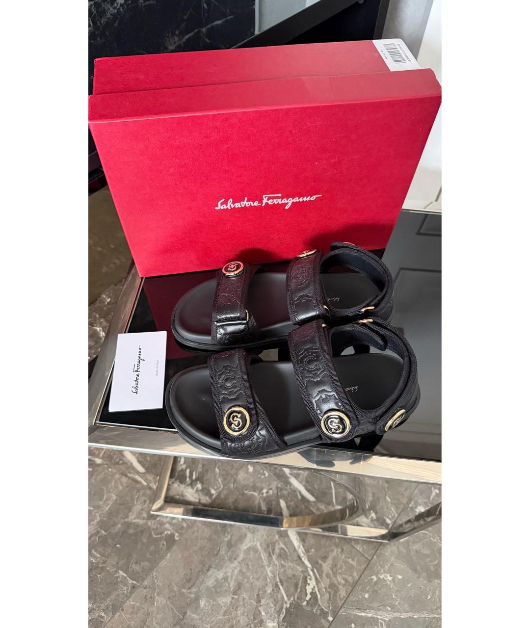 FERRAGAMO Черные кожаные сандалии, фото 5