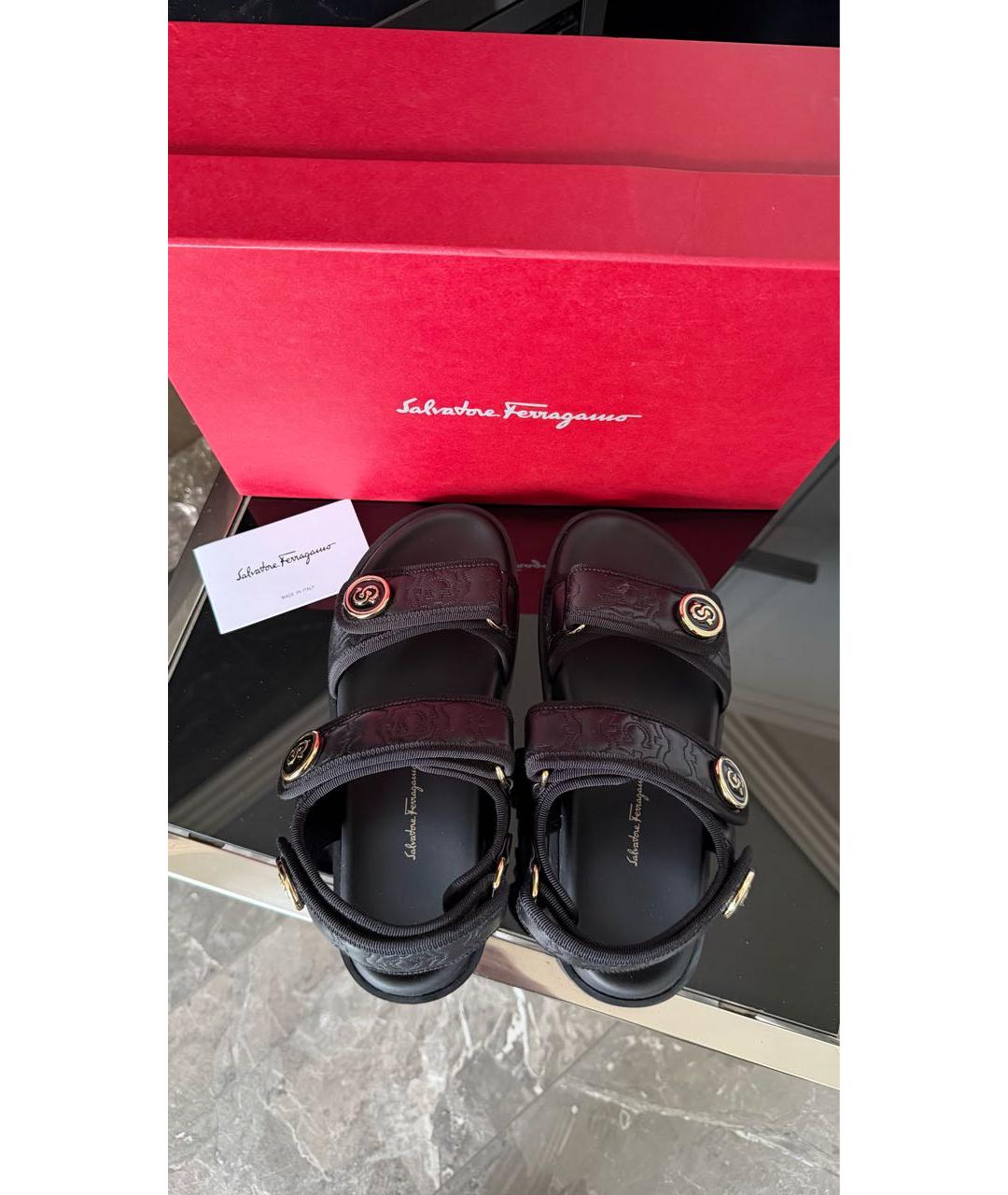 FERRAGAMO Черные кожаные сандалии, фото 6