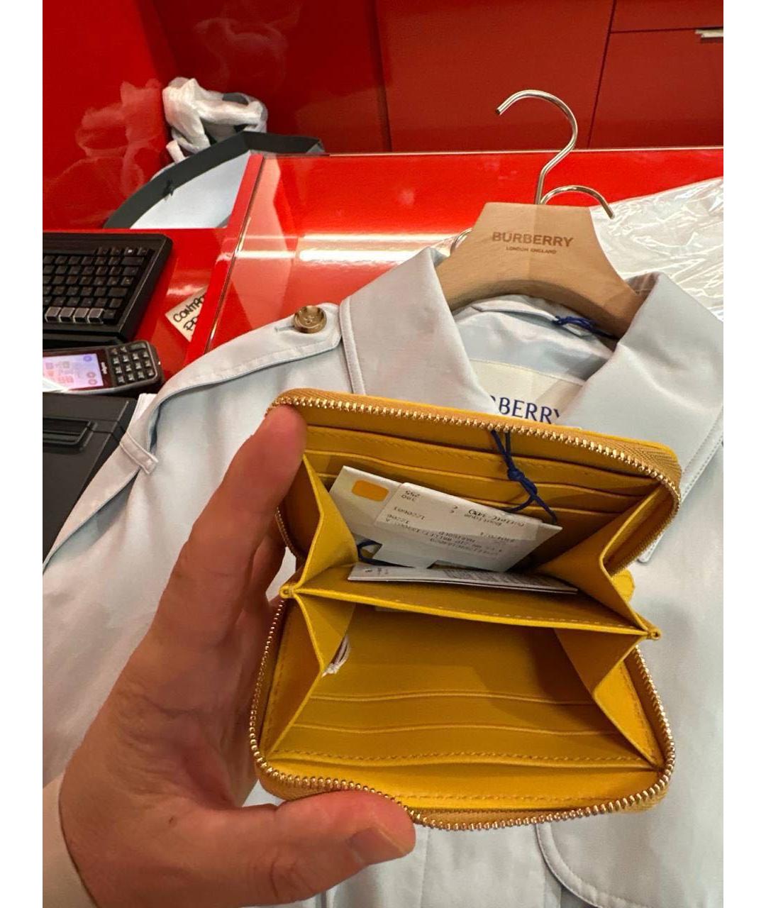 BURBERRY Желтый кожаный кошелек, фото 2