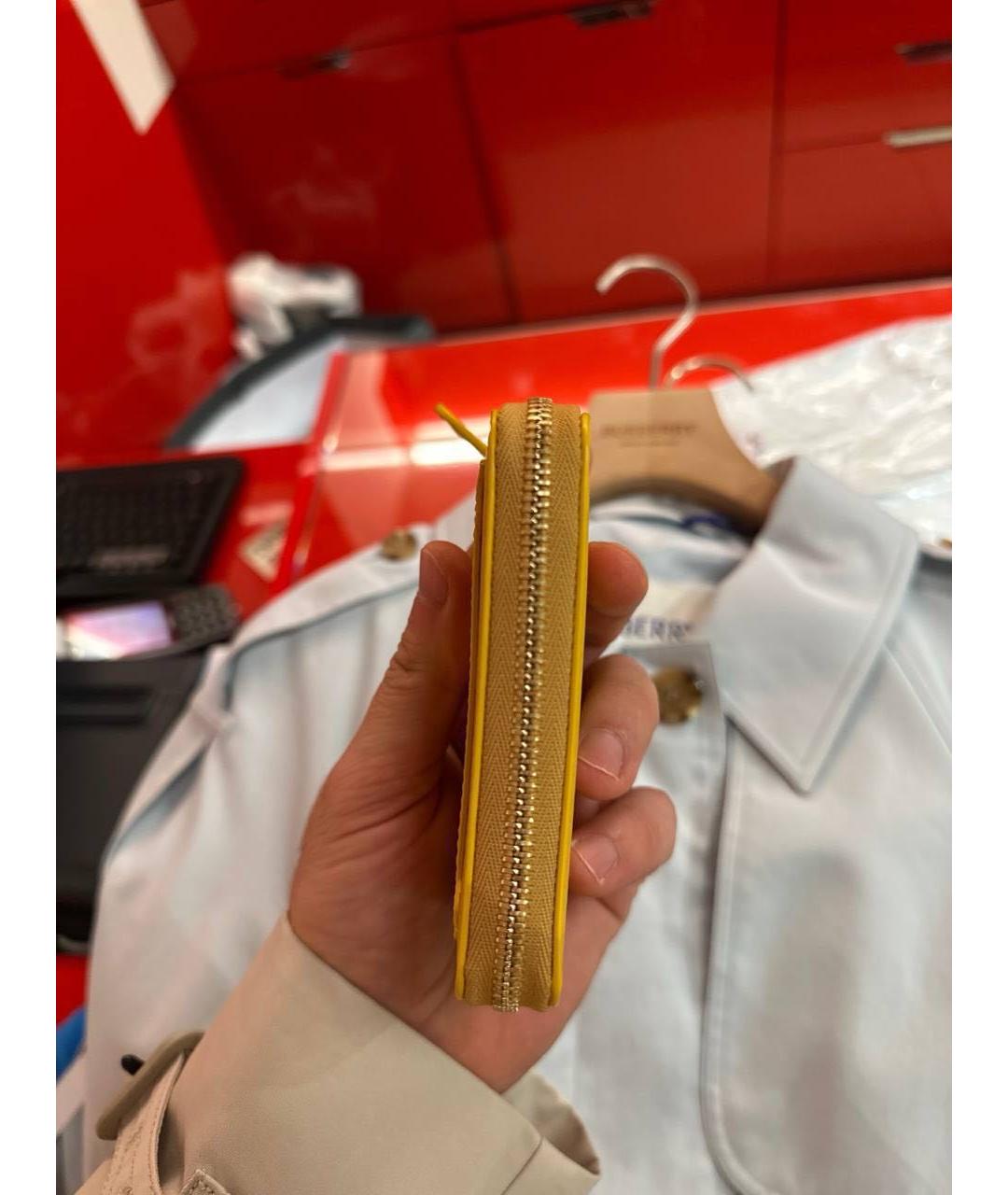 BURBERRY Желтый кожаный кошелек, фото 3