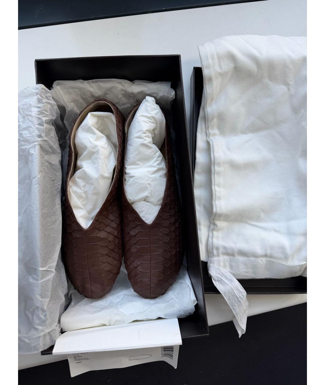 THE ROW Коричневые лоферы из экзотической кожи, фото 6