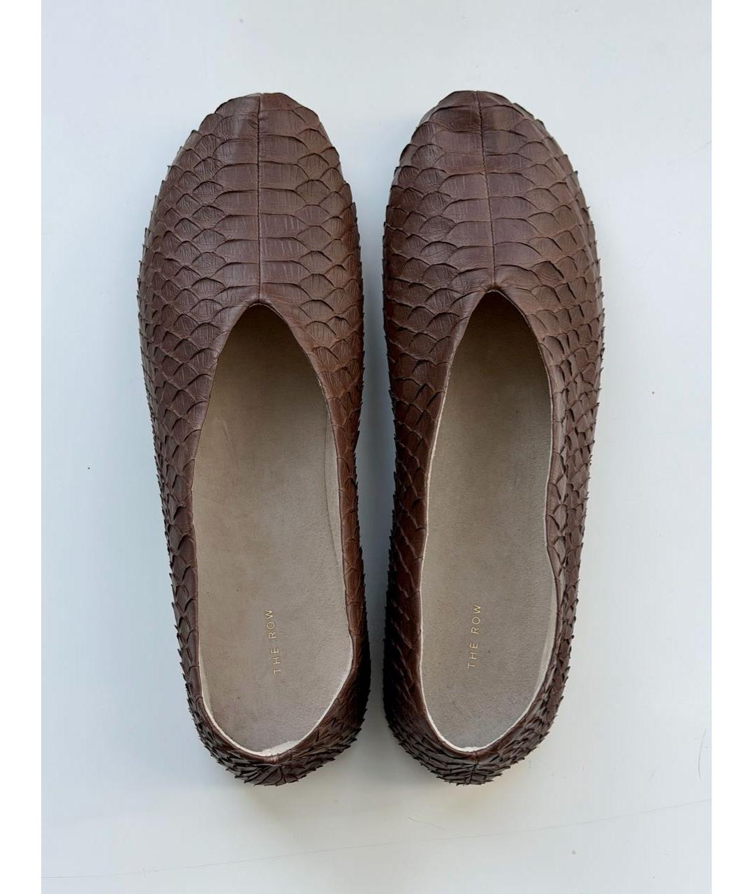 THE ROW Коричневые лоферы из экзотической кожи, фото 3