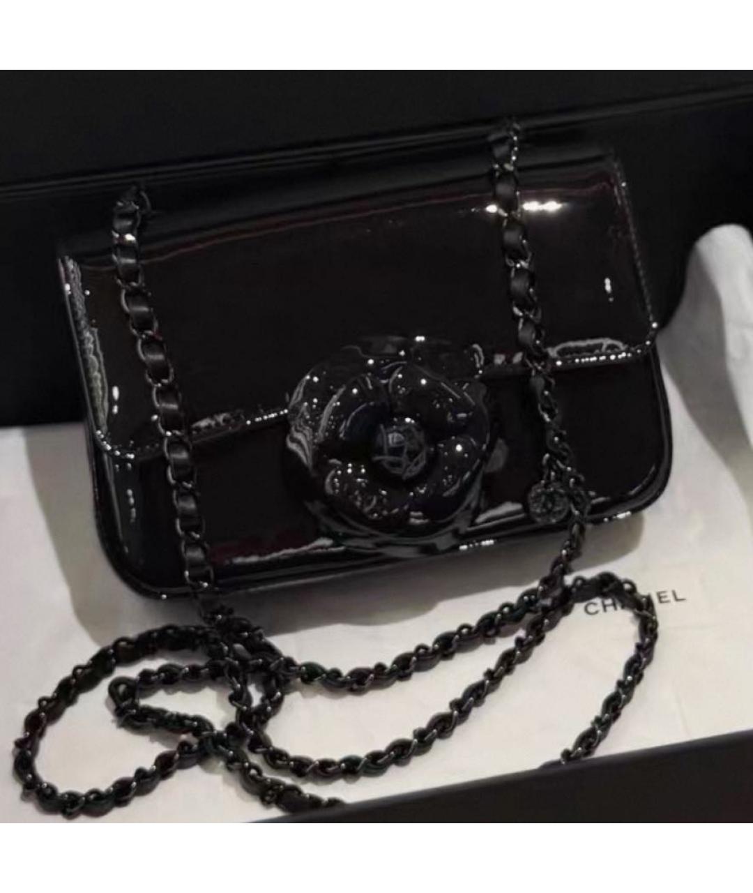 CHANEL Черная сумка через плечо из лакированной кожи, фото 3