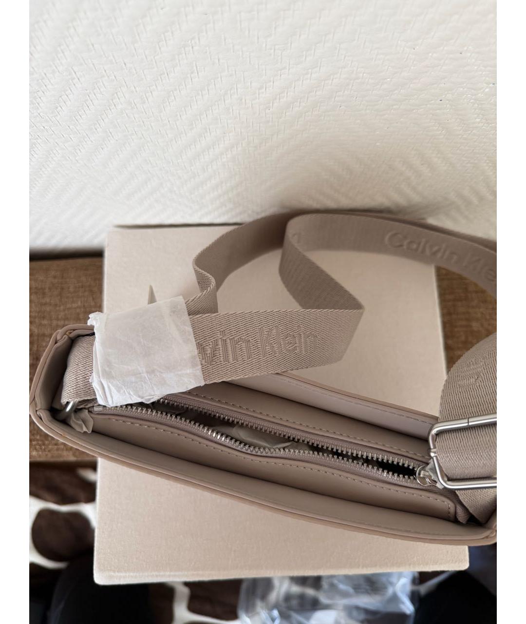 CALVIN KLEIN Бежевая сумка через плечо из искусственной кожи, фото 4