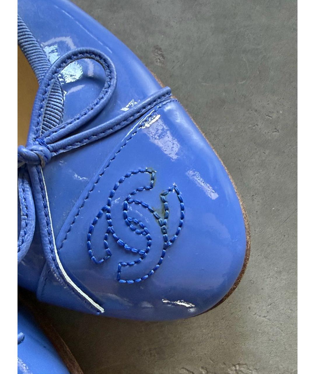 CHANEL Синие балетки из лакированной кожи, фото 5