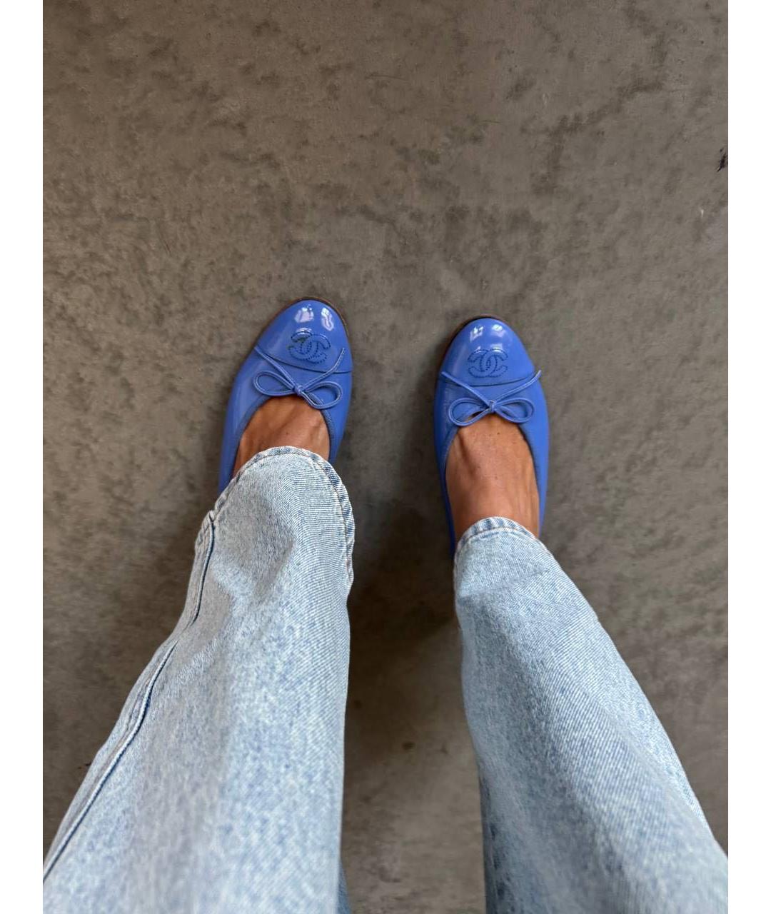 CHANEL Синие балетки из лакированной кожи, фото 4