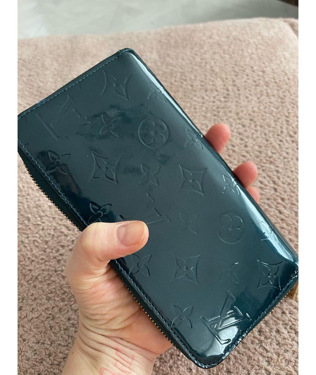 LOUIS VUITTON Темно-синий кошелек из лакированной кожи, фото 7