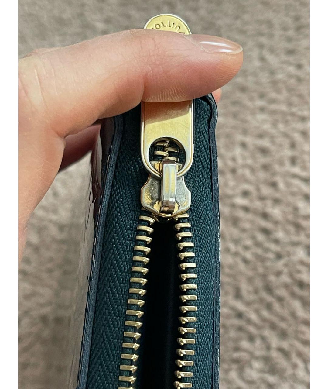 LOUIS VUITTON Темно-синий кошелек из лакированной кожи, фото 6