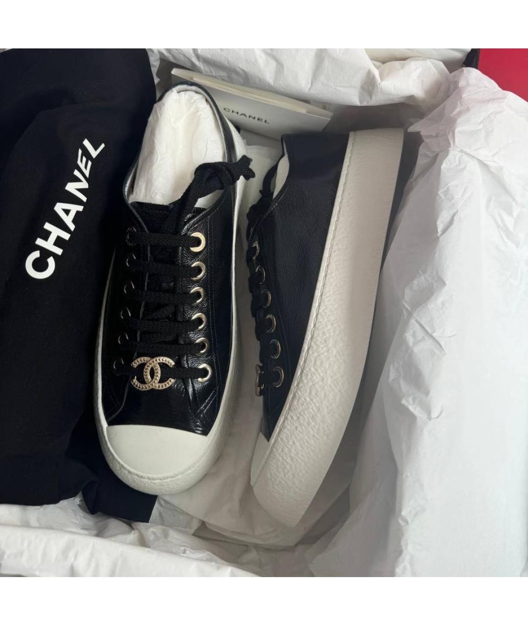 CHANEL Черные кеды из лакированной кожи, фото 4