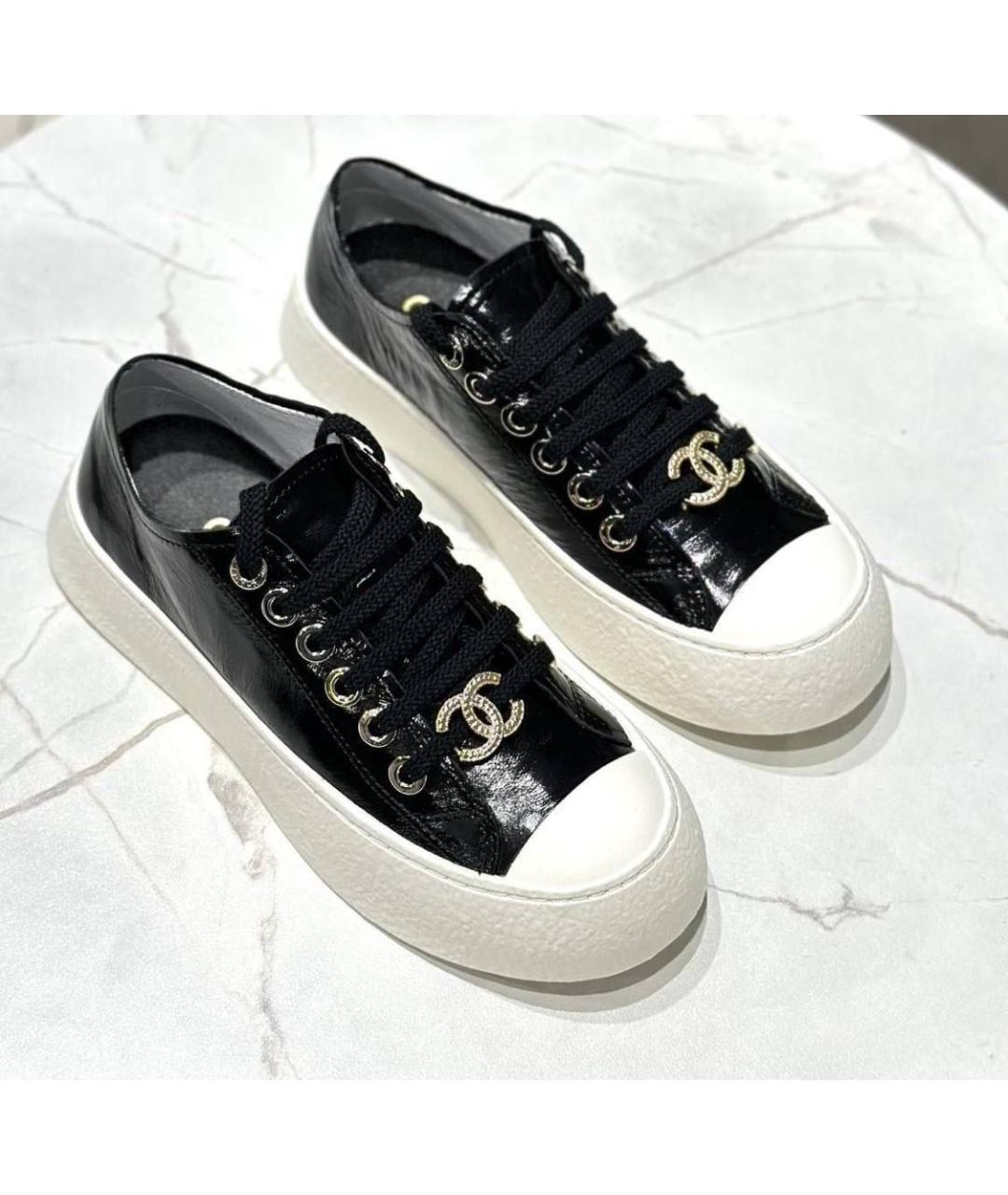 CHANEL Черные кеды из лакированной кожи, фото 2