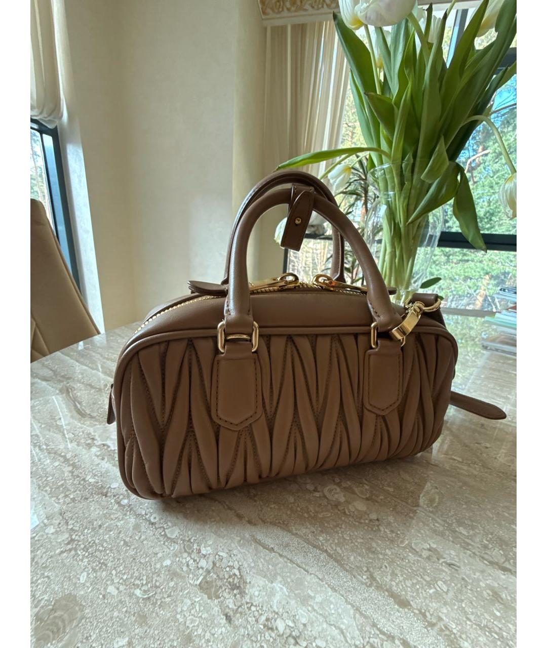 MIU MIU Коричневая кожаная сумка через плечо, фото 3