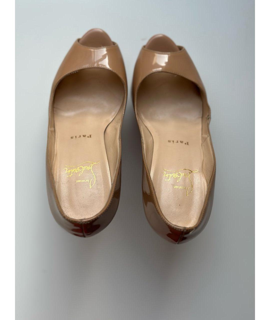 CHRISTIAN LOUBOUTIN Бежевые туфли из лакированной кожи, фото 3