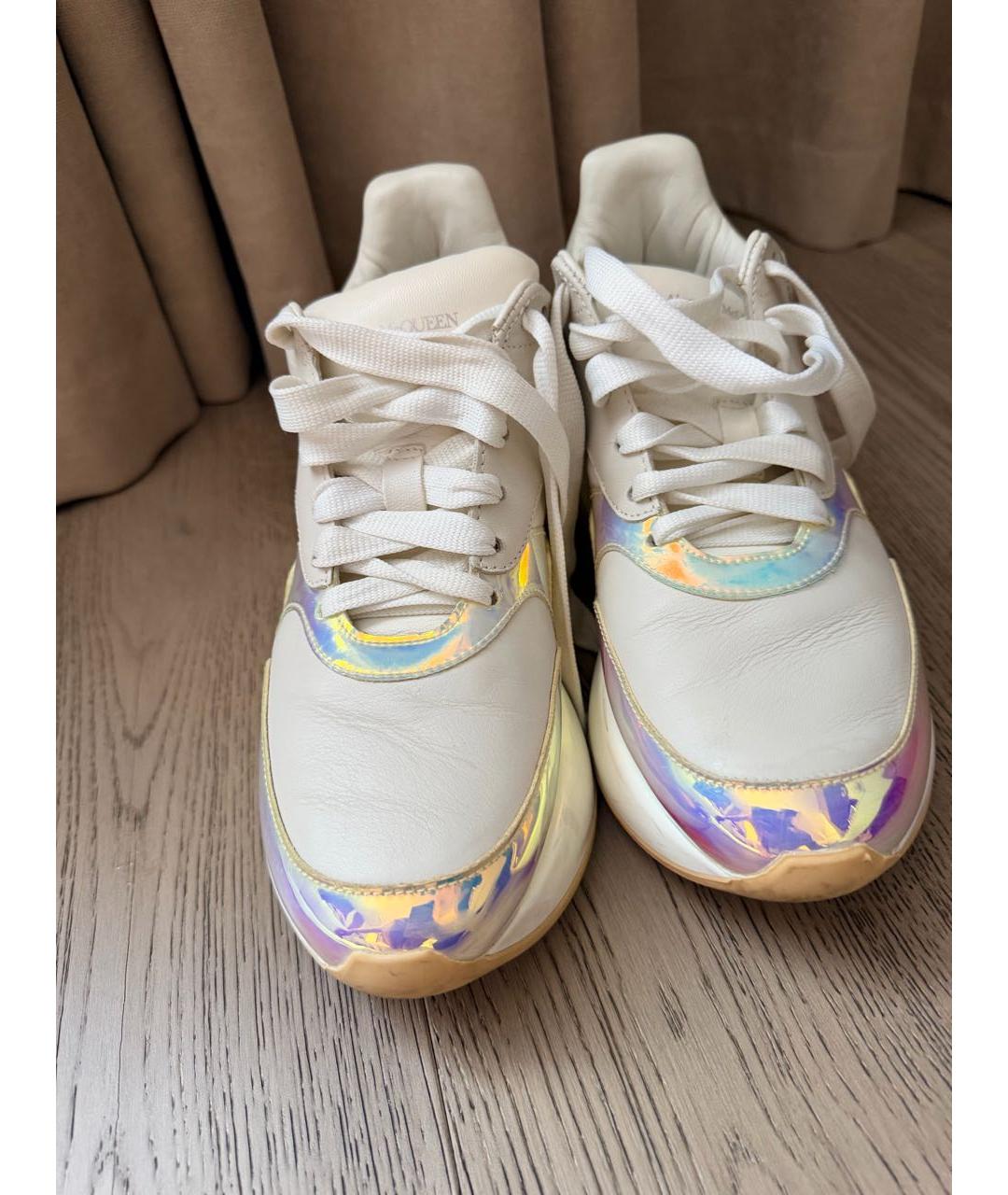 ALEXANDER MCQUEEN Белые кожаные кроссовки, фото 2