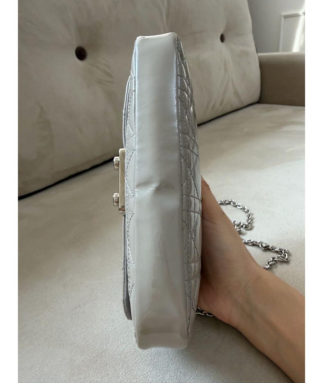 CHRISTIAN DIOR Бежевая сумка через плечо из лакированной кожи, фото 5