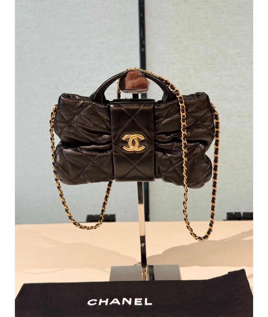 CHANEL Черная кожаная сумка с короткими ручками, фото 8