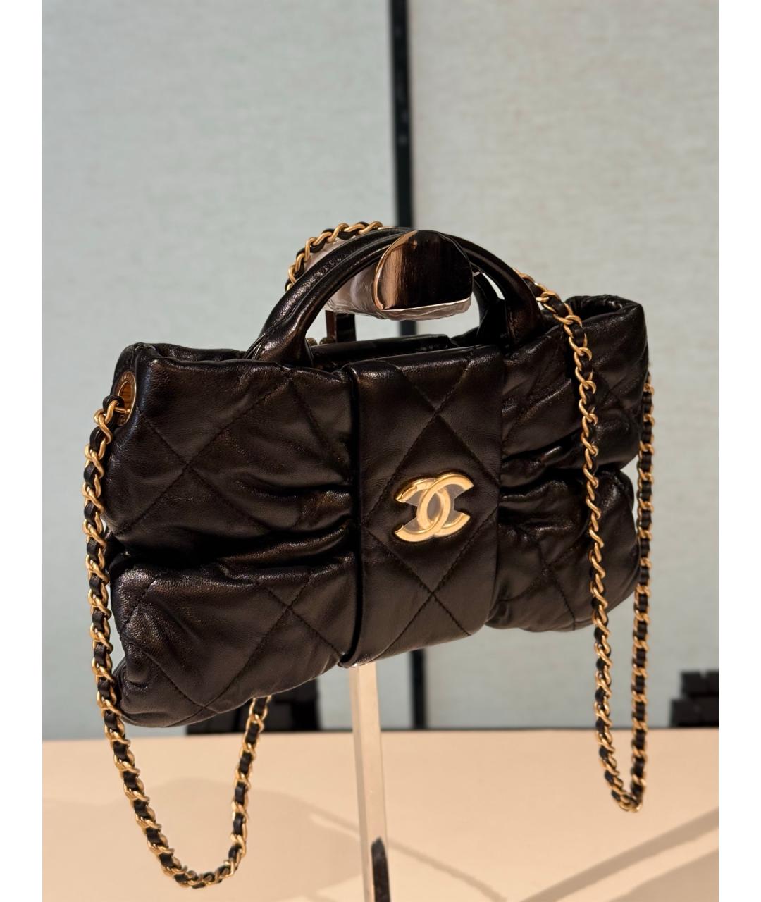 CHANEL Черная кожаная сумка с короткими ручками, фото 3