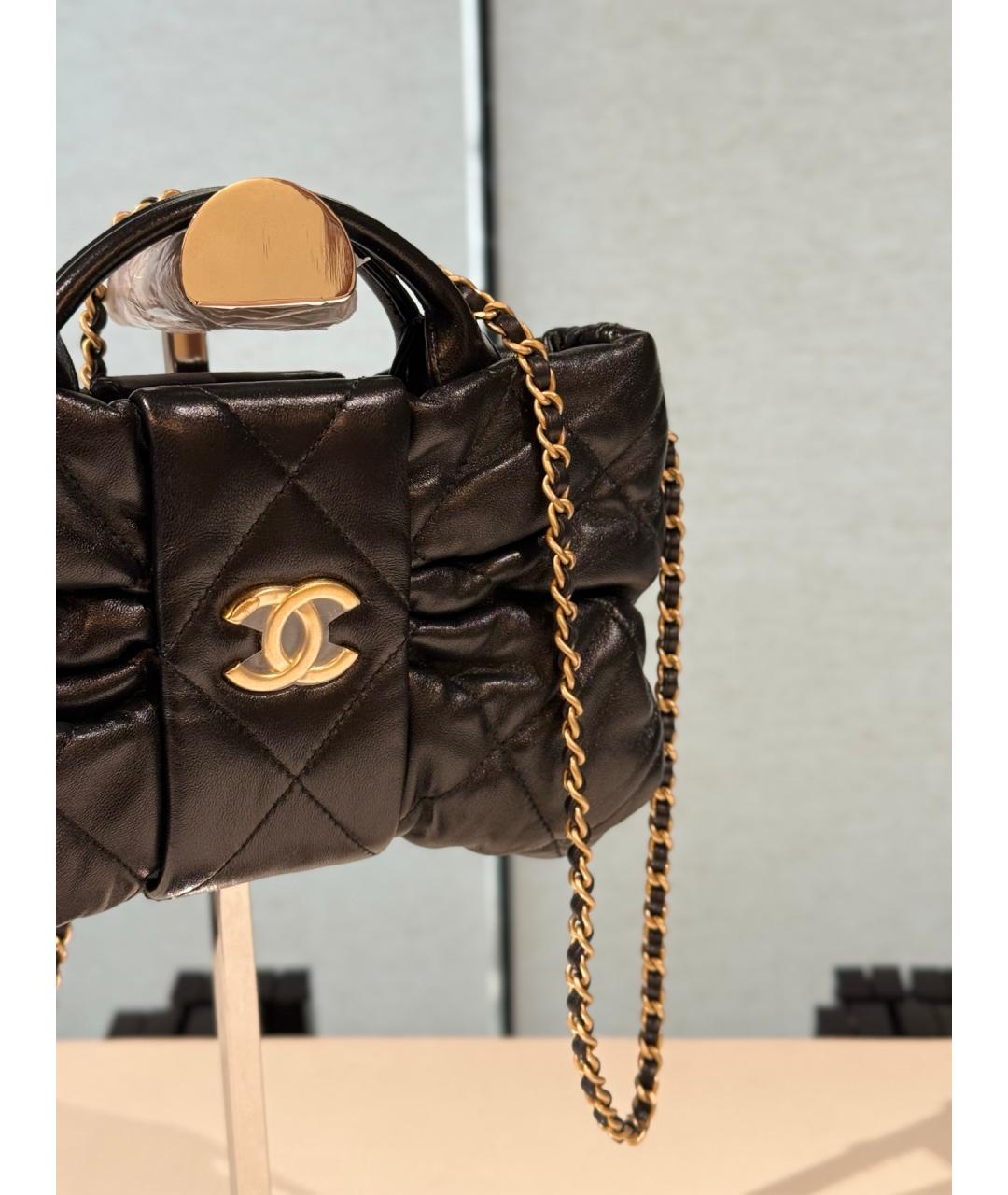 CHANEL Черная кожаная сумка с короткими ручками, фото 4