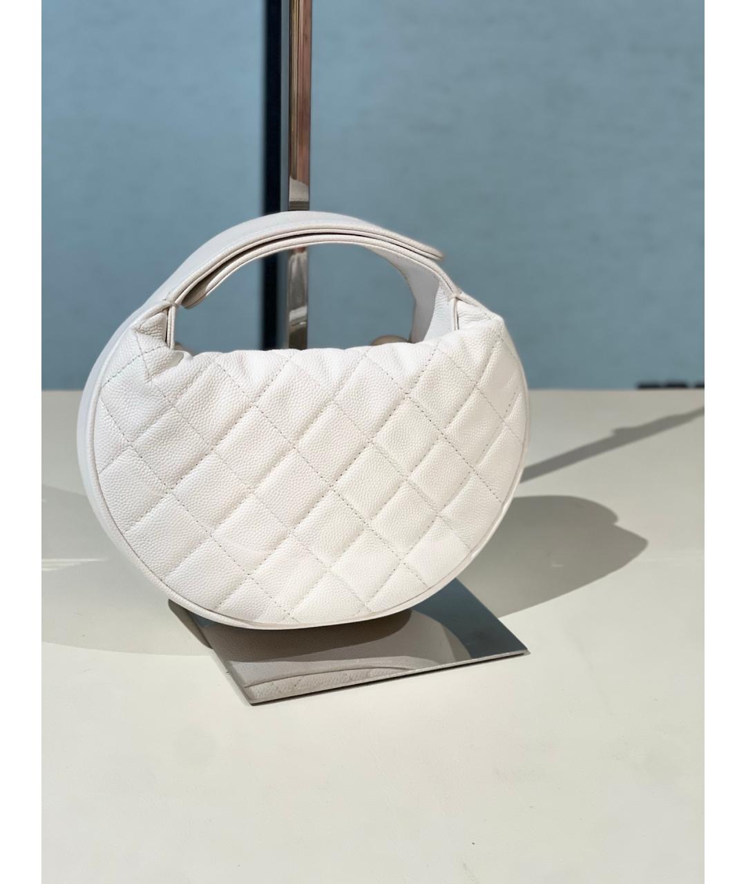 CHANEL Белая кожаная сумка с короткими ручками, фото 4