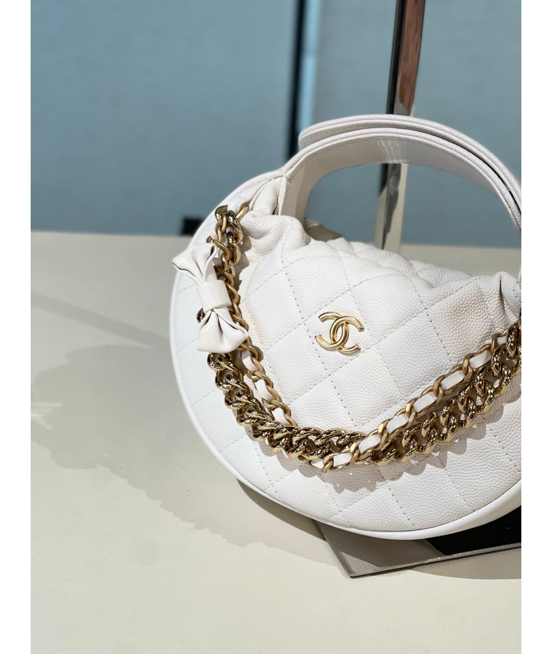 CHANEL Белая кожаная сумка с короткими ручками, фото 3