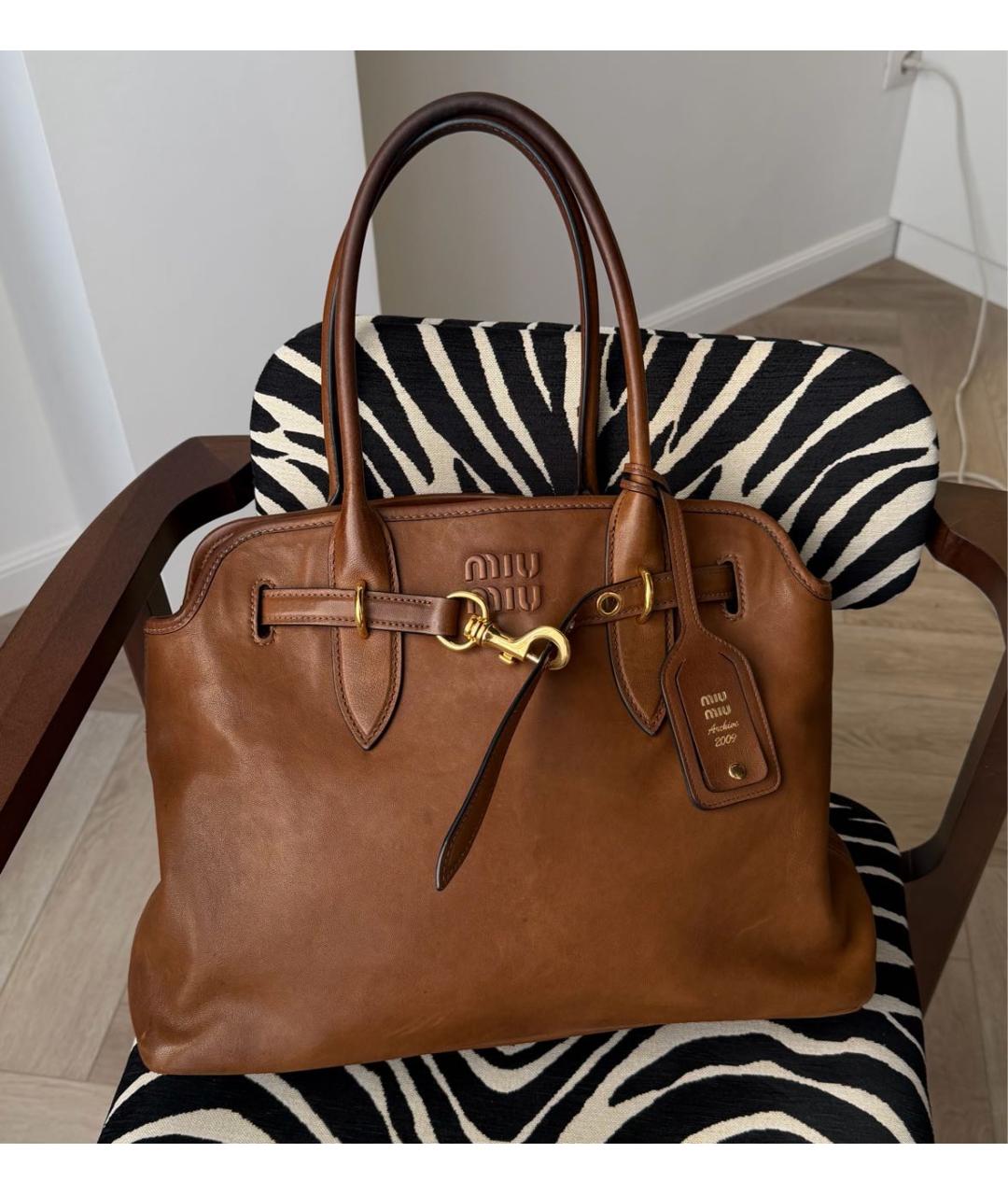 MIU MIU Коричневая кожаная сумка с короткими ручками, фото 9