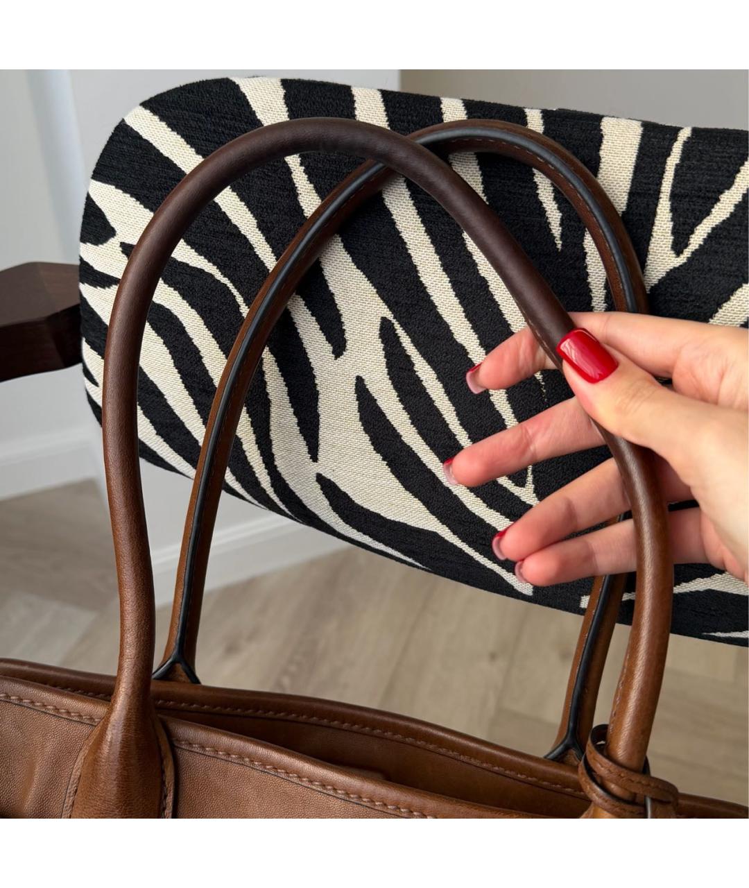 MIU MIU Коричневая кожаная сумка с короткими ручками, фото 6