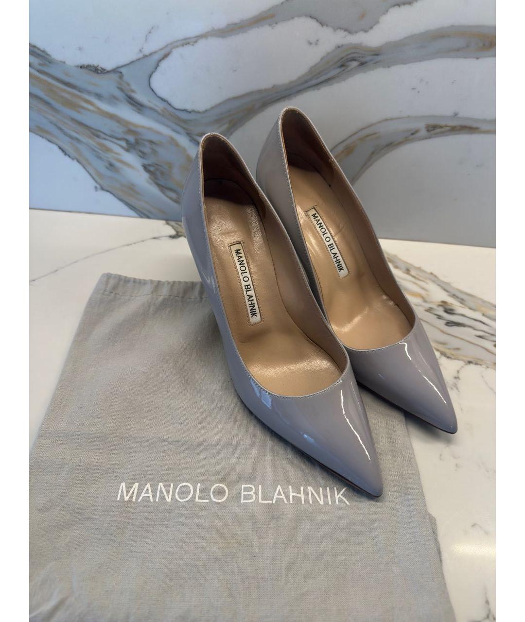 MANOLO BLAHNIK Серые туфли из лакированной кожи, фото 4