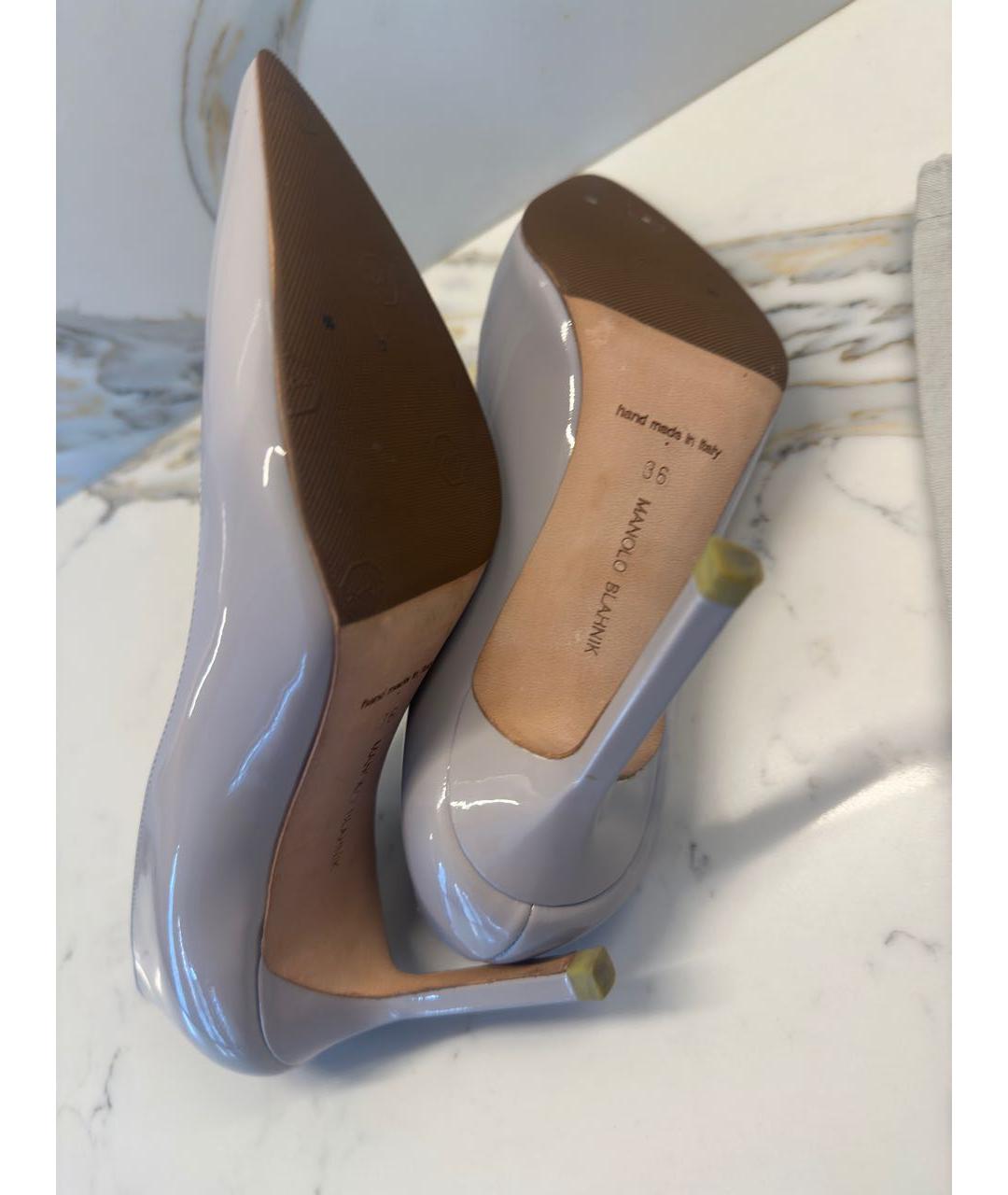 MANOLO BLAHNIK Серые туфли из лакированной кожи, фото 6