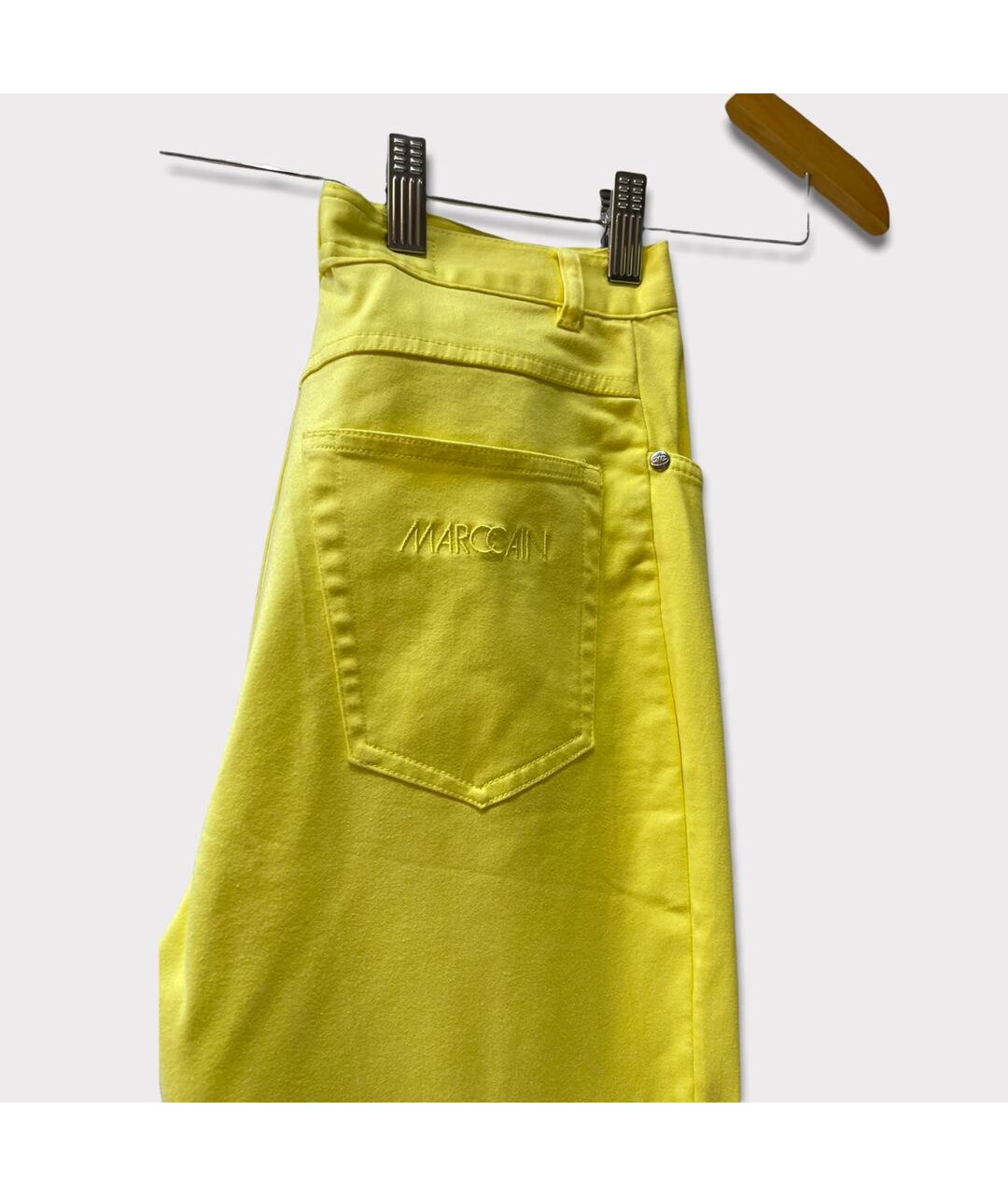 MARC CAIN Желтые хлопко-эластановые прямые брюки, фото 2