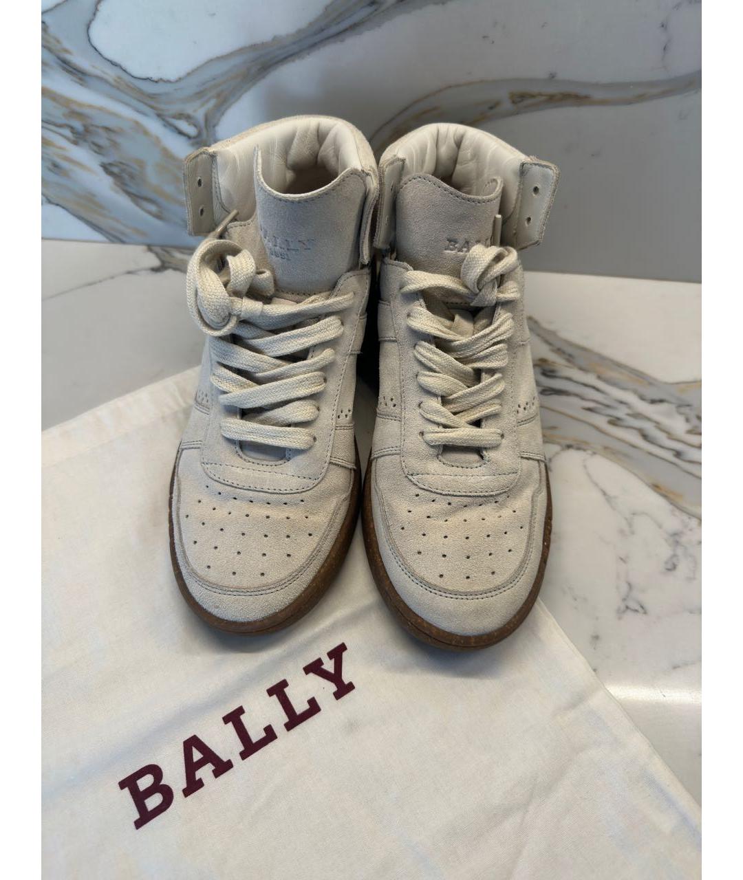 BALLY Бежевые замшевые ботинки, фото 2