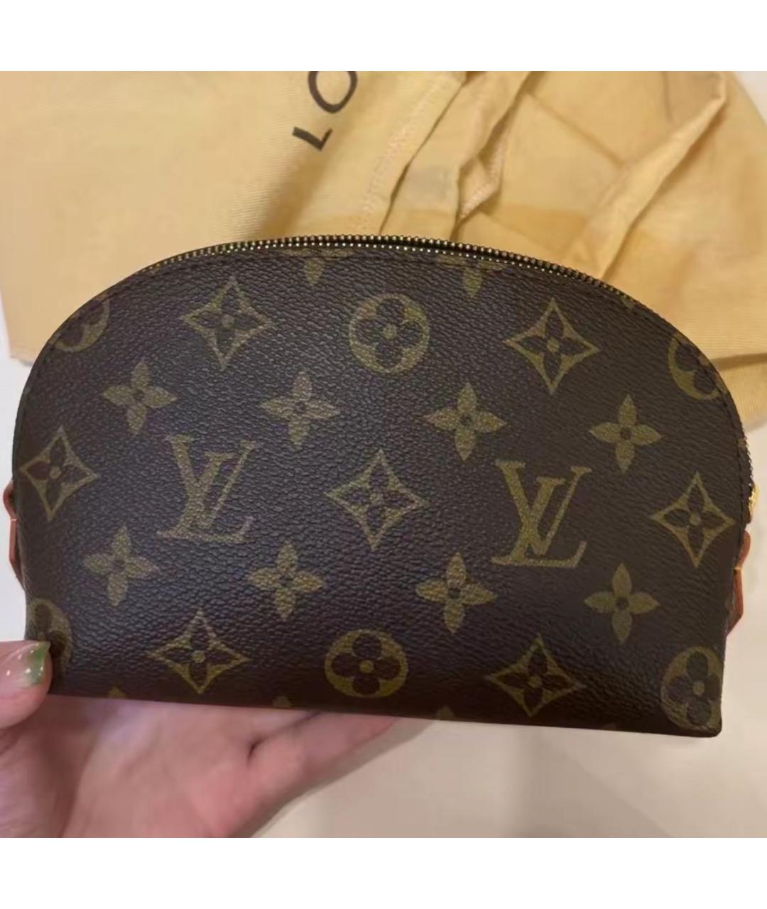 LOUIS VUITTON Коричневая косметичка, фото 4