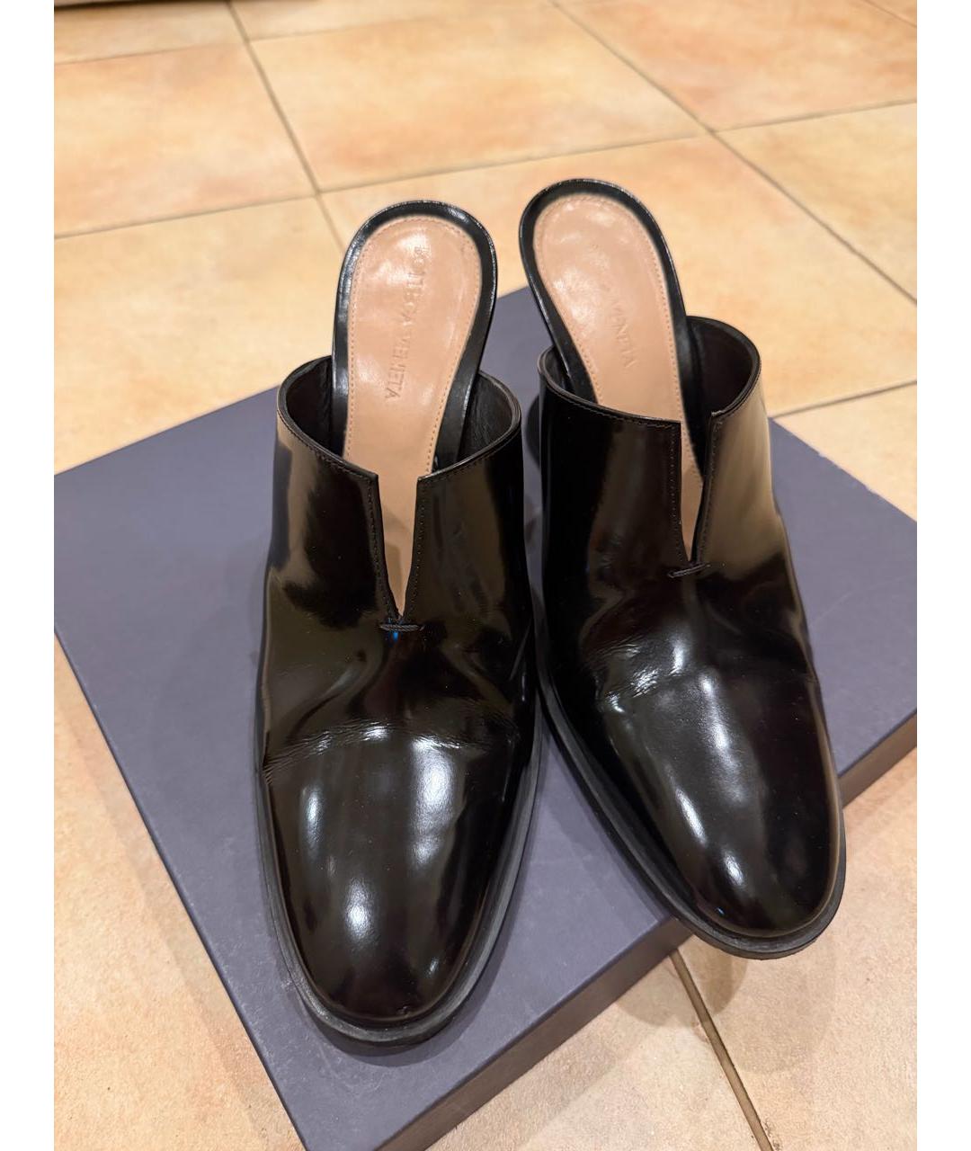BOTTEGA VENETA Черные сабо из лакированной кожи, фото 5