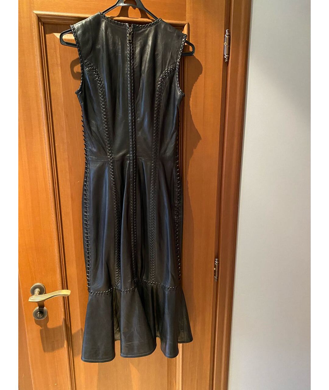 ALEXANDER MCQUEEN Черное кожаное коктейльное платье, фото 2