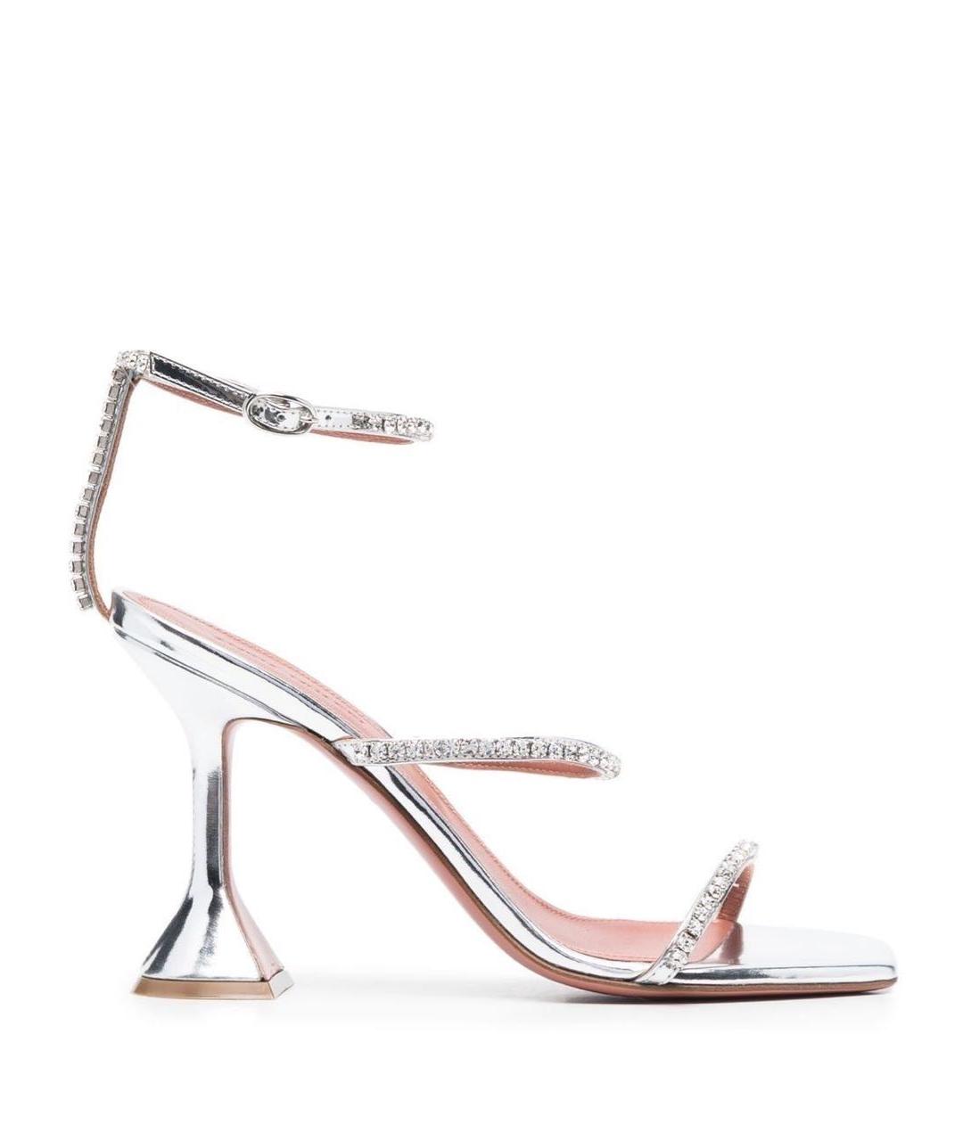 Amina Muaddi Серебряные босоножки из лакированной кожи, фото 1