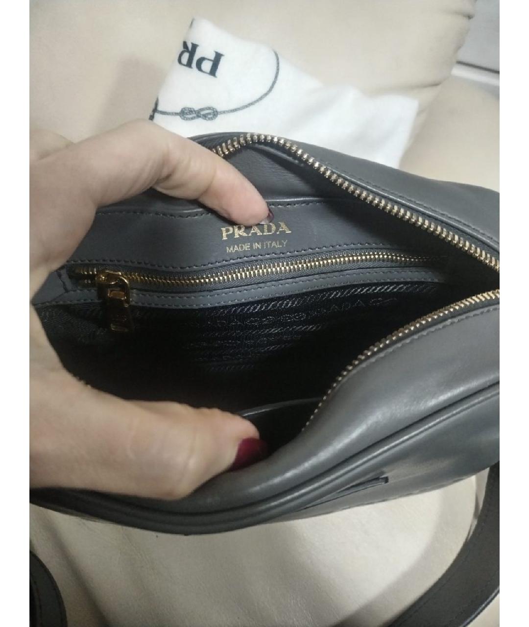 PRADA Серая кожаная сумка через плечо, фото 6